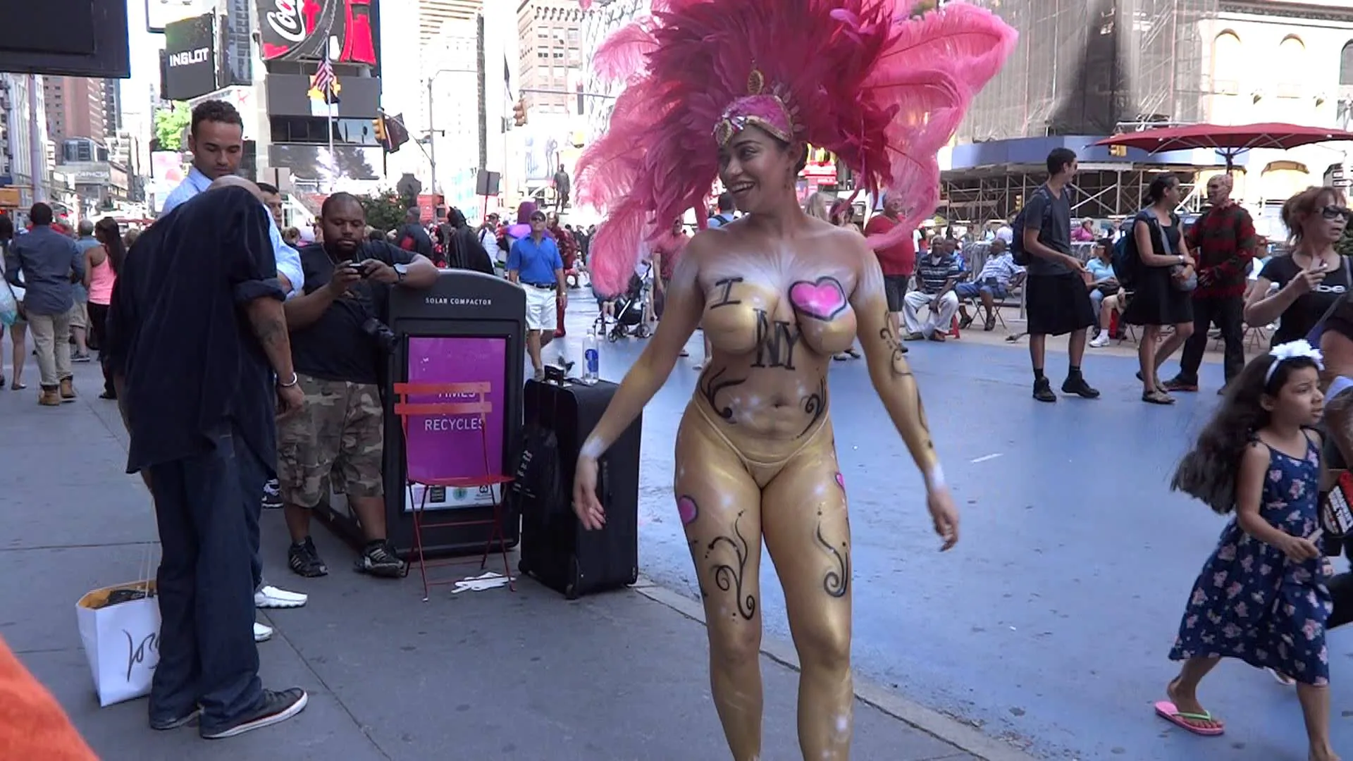 El alcalde de Nueva York se propone limpiar Times Square de torsos desnudos  | Ideal