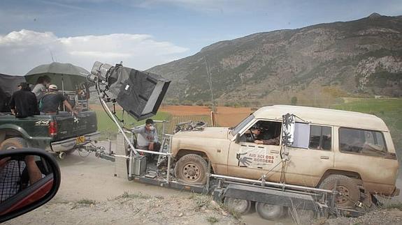 Trabajos de rodaje de la película ‘A perfect day’ de Fernando León de Aranoa en la zona de la Fuente del Hervidero.