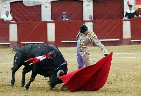 Se torea como se es y así de auténtico se mostró Alejandro Talavante en el toreo al natural, con el tercero de la tarde. :: j. j. mullor