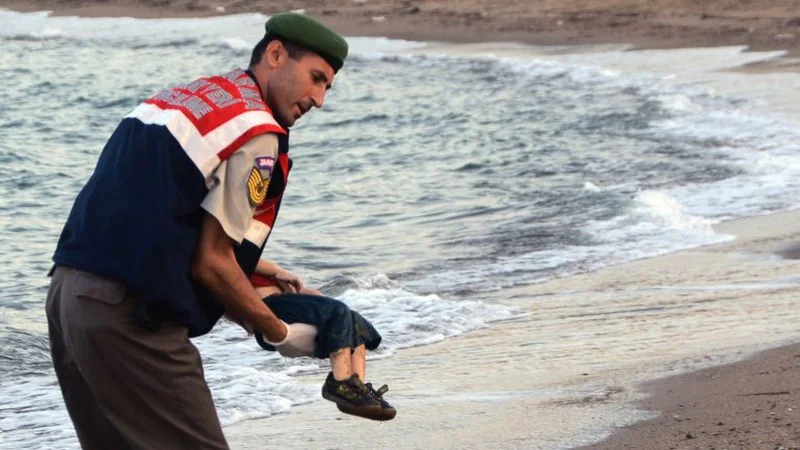 La inhumana reacción de un político ante la dolorosa foto de Aylan, el niño refugiado ahogado