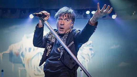 Bruce Dickinson, líder de Iron Maiden, afirma que su cáncer se debió a la práctica de sexo oral