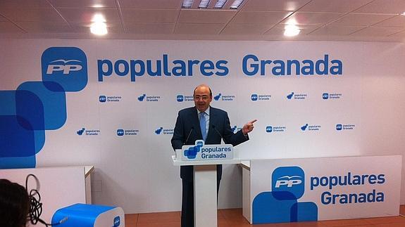 El PP defiende el grado de ejecución de infraestructuras, "del 110% en el AVE"