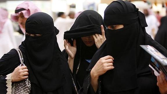 7 cosas de lo más normales que todavía no puede hacer una mujer en Arabia Saudí