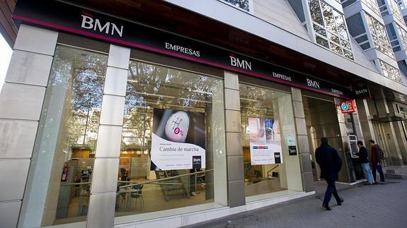 Comisión en los cajeros: BMN y otros 12 bancos no cobrarán recargo