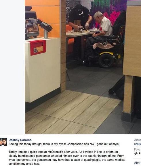 La fotografía de un empleado de McDonalds que ha conmovido al mundo