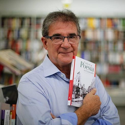 José Martín de Vayas, exdirector del Centro Andaluz de las Letras, es el coordinador de la antología ‘Todo es Poesía en Granada’.  
