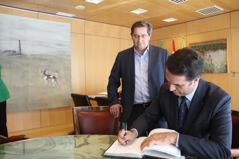 La Junta compromete su apoyo al aeropuerto, la Alpujarra y las rutas lorquianas