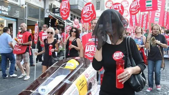 Manifestación sindical en Jaén para reivindicar un empleo de calidad y el mantenimiento de los servicios públicos.