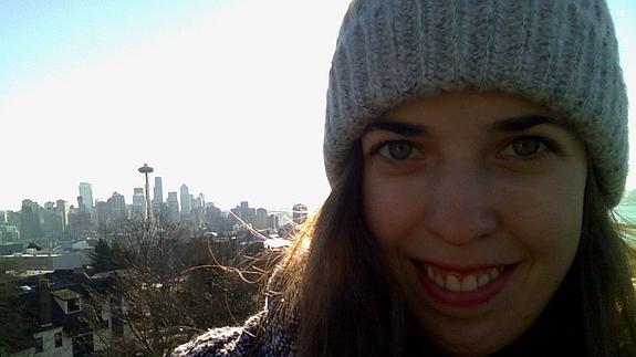 Ana en Seattle durante la Navidad del año pasado, con la famosa 'Space Needle ('Aguja Espacial') de fondo.