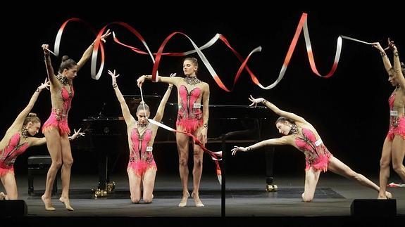 Gimnastas y ahora burbujas de Freixenet