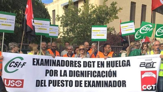 Los examinadores se manifestaron esta semana por las calles de la capital. 