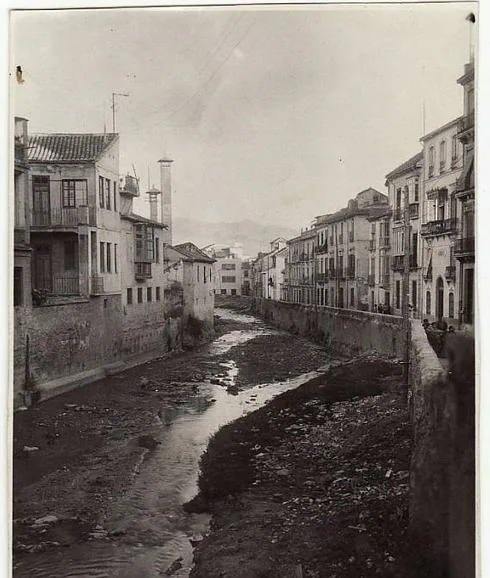 Imagen del Darro sin cubrir en 1936. 