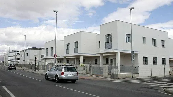 La Junta pone en venta suelo con capacidad para noventa viviendas de protección  oficial en Almería | Ideal