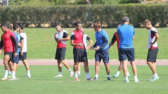 Carrillo deja ver cosas del Almería del domingo