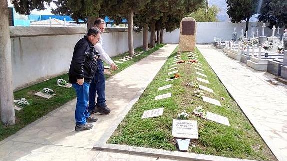 Los cementerios de Loja y el Poniente mejoran sus servicios para el 1 de noviembre