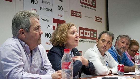 Catalina Montabes se dirige a los delegados sindicales asistentes a la asamblea.  