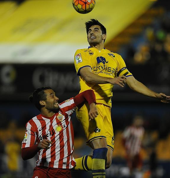 El Almería da señales de vida