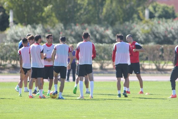 La UDA pudo aguantar el asedio del Alcorcón cuando disponía de una defensa sin algunos habituales.