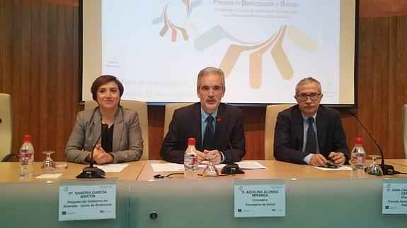 La Junta debate con un millar de profesionales la ley para blindar la sanidad pública