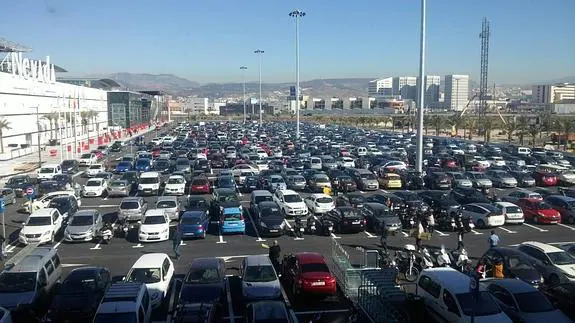 Aspecto que presentaba el parking del centro a media mañana de ayer. 