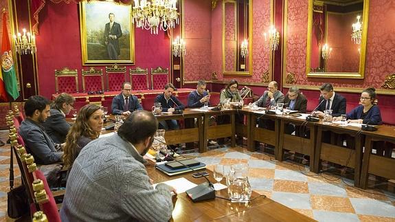 Comisión de Recursos Humanos celebrada este lunes en el salón de plenos de la capital. 