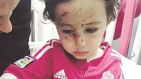 Haidar va con la camiseta del luso a todas partes.