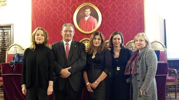 Soledad Benítez, Eduardo Torres, Rosario García, Carmen García y María Paz Antón