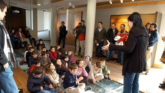 Cuentacuentos navideño sobre la civilización íbera, en Linares, el año pasado.