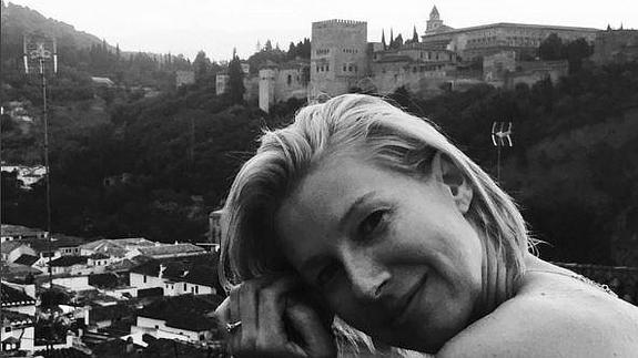 El corazón de Anne Igartiburu frente a la Alhambra