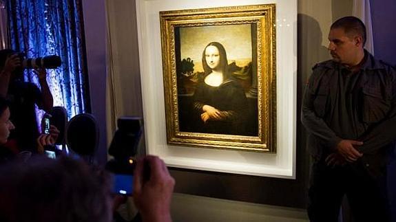 Un científico francés descubre la imagen de un retrato debajo de la 'Mona Lisa'