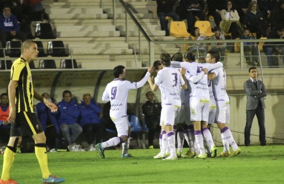 Los jugadores del Real Jaén un gol el sábado en Lepe. 