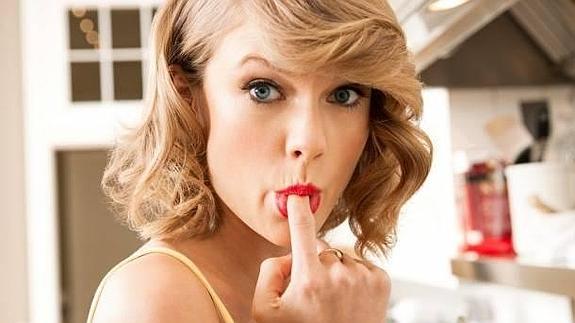 Una autora feminista llama a Taylor Swift 'odiosa Barbie nazi'