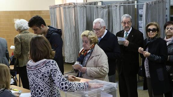 La participación cae en más de nueve puntos en Jaén a las 18 horas