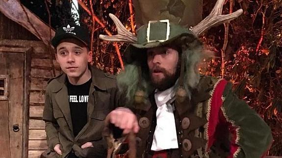 La venganza del hijo de Beckham: incendia la Red con una foto comprometida de su padre