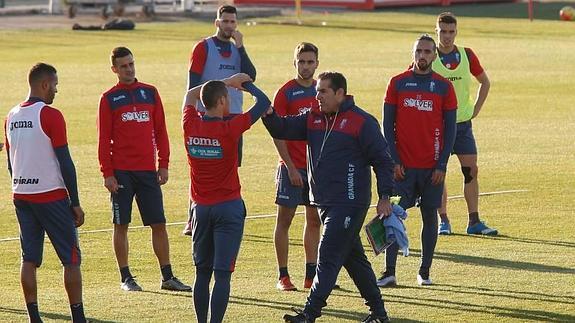 El Granada busca salir del descenso y el Sevilla, su primer triunfo fuera