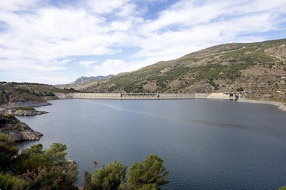 La presa de Rules es la única que tiene más agua embalsada que hace cinco años.