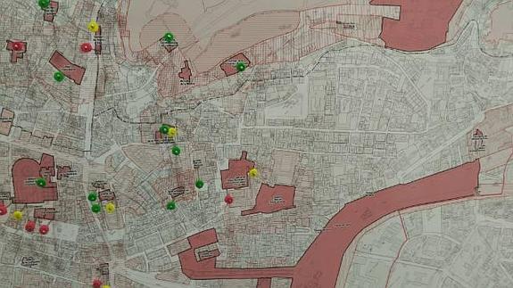 Chinchetas rojas, amarillas y verdes en el mapa del vandalismo