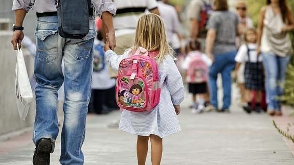 Padres y expertos exigen medidas para conciliar el calendario escolar y el laboral