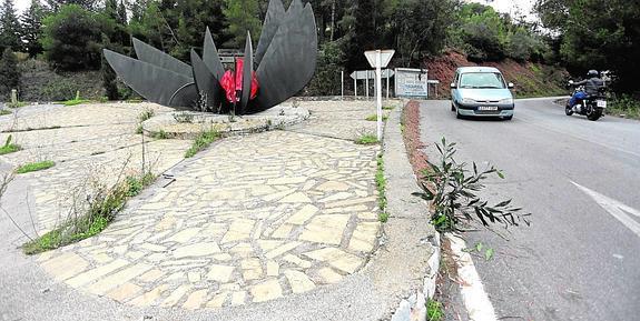 El residencial Punta de la Mona-Los Berengueles, con cientos de vecinos y un hotel, se construyó en los sesenta y sigue sin dotaciones básicas de servicios.