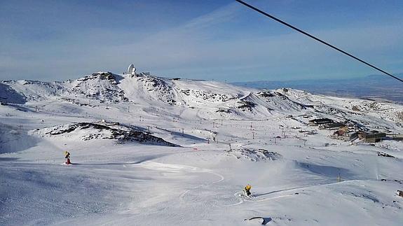 Sierra Nevada alcanza su máxima superficie esquiable en el Día Mundial de la Nieve