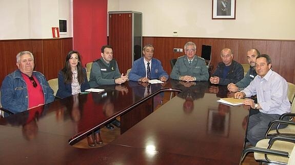 La Guardia Civil insta a los agricultores a que informen sobre las supuestas avionetas antilluvia