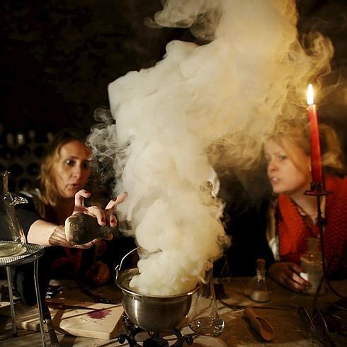 En las clases de alquimia se preparan pociones mágicas