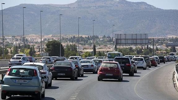 El colapso en la Ronda Sur y la Circunvalación de Granada se ha convertido ya en una incidencia habitual, para desgracia de los conductores. :