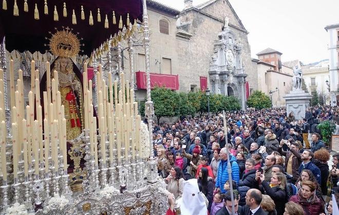 María Santísima de Los Remedios abandona la Colegiata de los Santos Justo y Pastor. 