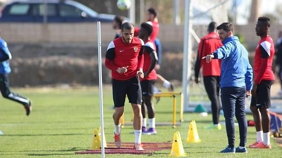 Goñi, Fatau, Iago Díaz y Uche vuelven a la lista de la UD Almería