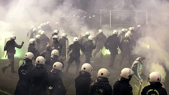 La tragedia griega acaba en gol