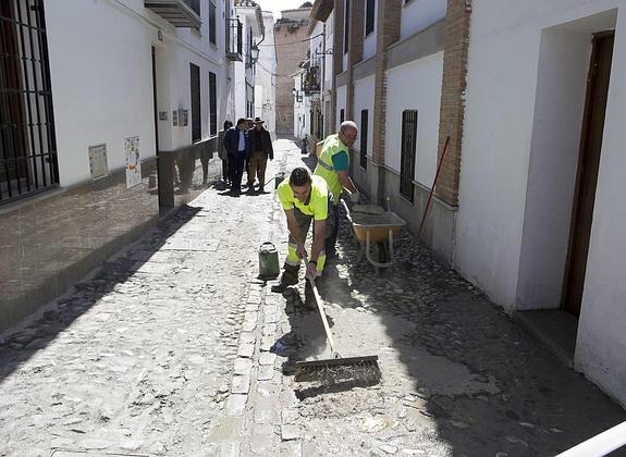Polvareda en el empedrado albaicinero