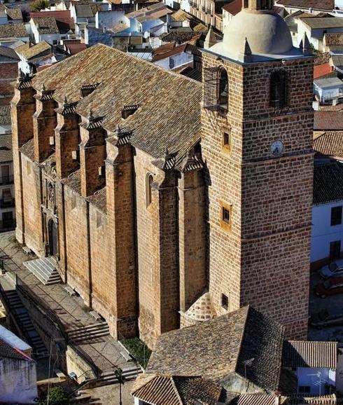 Iglesia de la Encarnación de Íllora, donde se casarán Alejandro Santo Domingo y lady Charlotte Wellesley. 