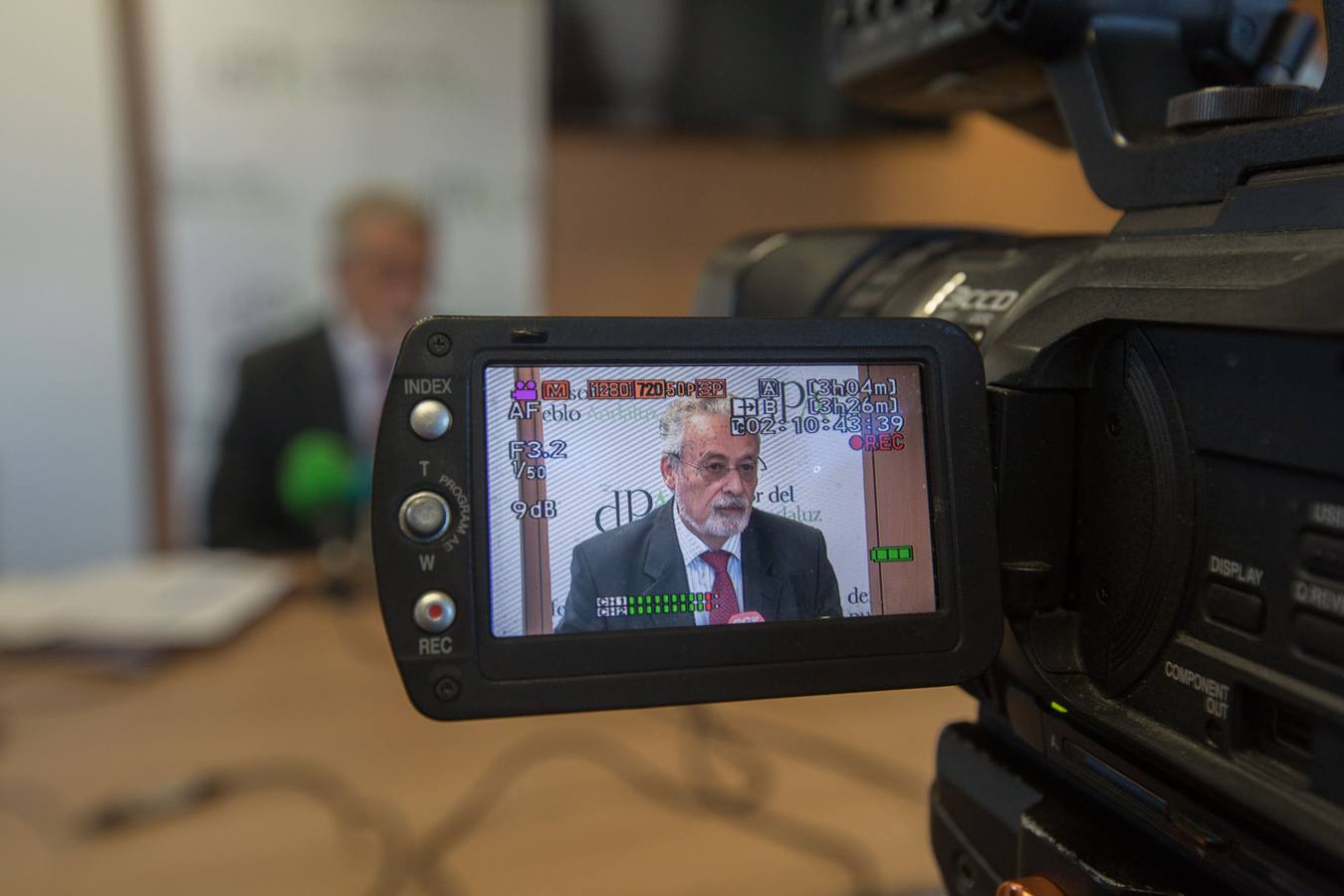 El Defensor del Pueblo Andaluz, Jesús Maeztu, en rueda de prensa. 