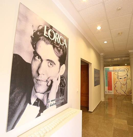 Una de las grandes referencias en la biografía del poeta. Allí nació. Dispone de importantes recursos asociados a Federico como la Casa Natal o el Centro de Estudios Lorquianos. 